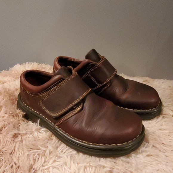 shoes similar to born